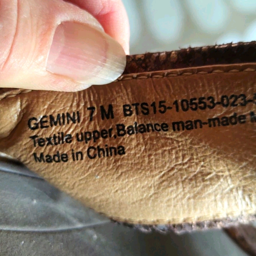 Sz 7 Bare Traps Copper Two-strap Sandal - Picture 7 of 7